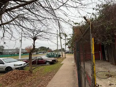 GALPON APTO DESTINOS VARIOS - FRENTE RUTA 8 (KM. 48,500) EXCELENTE UBICACION.- APTO COMERCIOS VS.