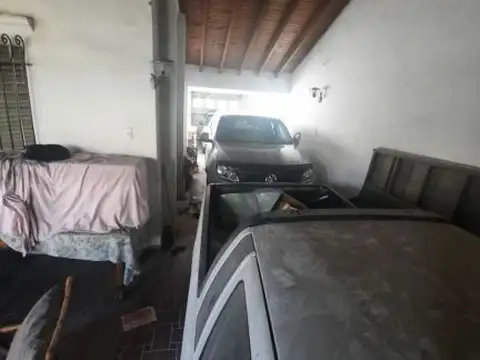 Casa 6 ambientes con 2 baños