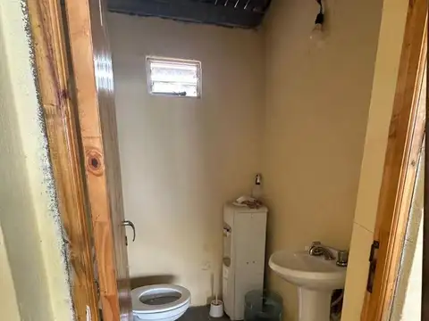 Galpón con amplio salón en alquiler