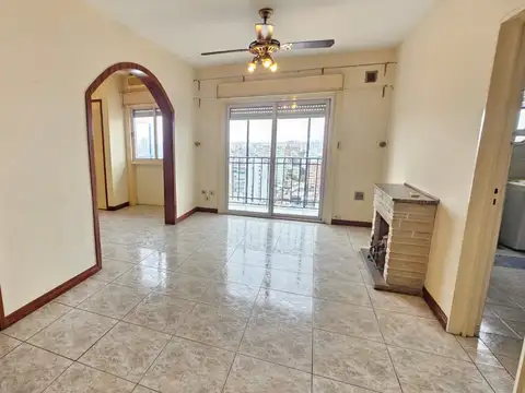 DEPARTAMENTO 4 AMBIENTES CON BALCÓN, AMPLIOS Y LUMINOSOS- COCHERA PROPIA- PROPIEDAD DESOCUPADA- CABALLITO