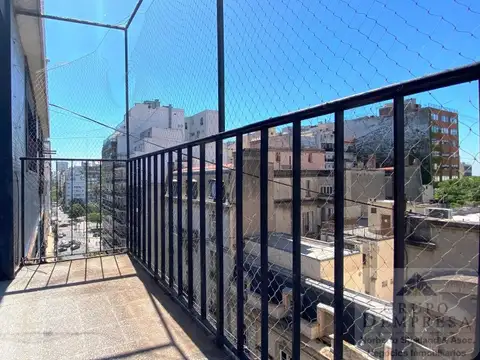 INVERSIÓN SEGURA. 5 AMBIENTES.ALTO. VISTA ABIERTA. COCHERA FIJA BAULERA