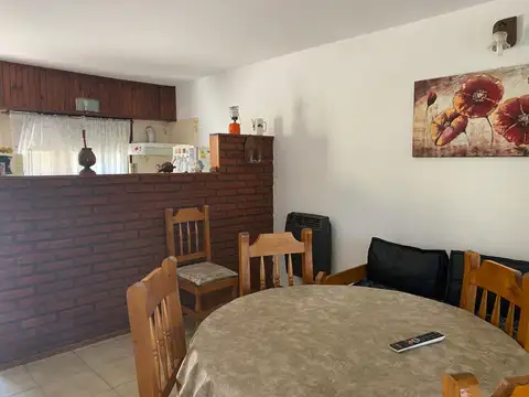 Casa 3 ambientes con 2 baños