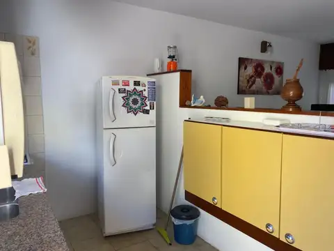 VENTA EN BLOCK - DOS DEPARTAMENTOS TRES AMBIENTES   QUINCHO Y COCHERA