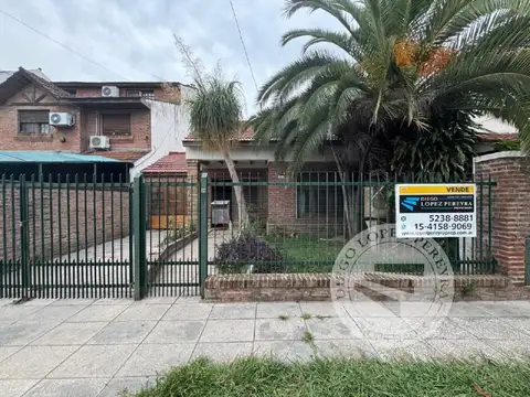 Excelente Chalet sobre gran lote en 2 plantas, Olivos