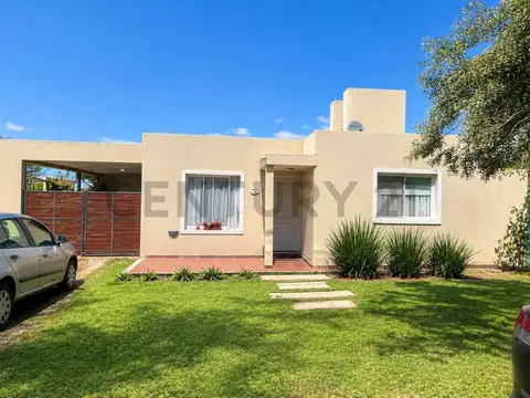 VENTA CASA 2 DOR CON ESCRITORIO Y PILETA EN VILLA CATALINA APTA CREDITO