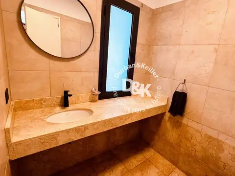 Casa en Venta con 5 cocheras