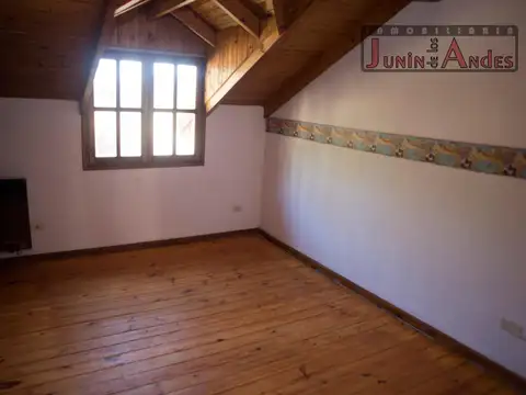 Casa 5 ambientes con 3 baños