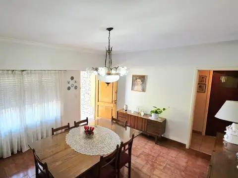 CASA DE 3 AMBIENTES CON COCHERAS VENTA