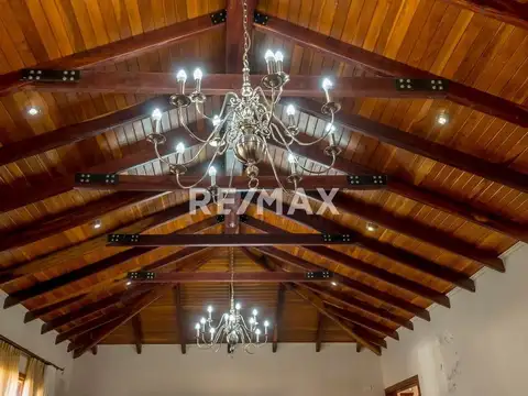 CASA 8 AMBIENTES 500 M2 VENTA LA LUCINDA NORTE