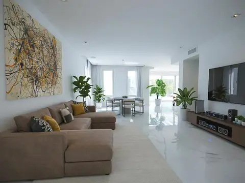 Casa en Venta con 8 cocheras