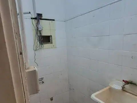 Alquiler Local de dos plantas sobre peatonal Laprida