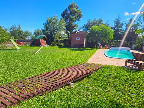 Casa 4 ambientes con 2 baños