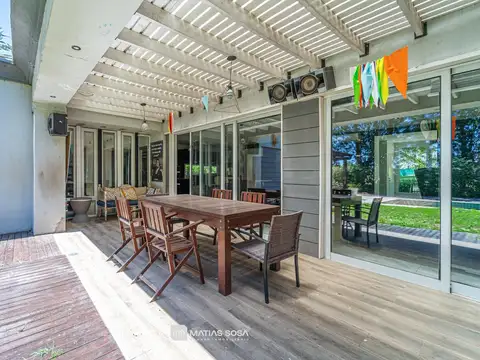 Casa en Venta con 2 cocheras