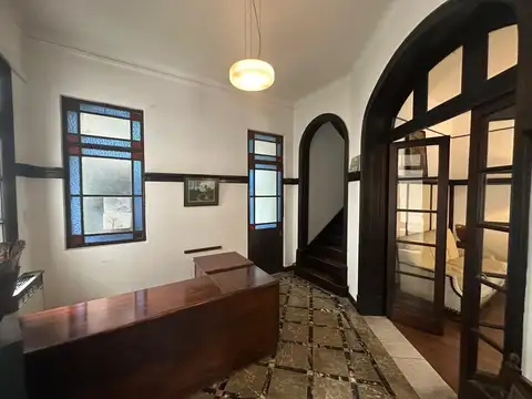 Casa 8 ambientes con 2 baños