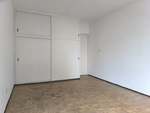 VENTA APTO 3 DORM Y SERV POCITOS