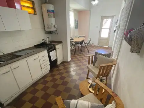 CASA EN VENTA A RECICLAR A METROS DE BV OROÑO