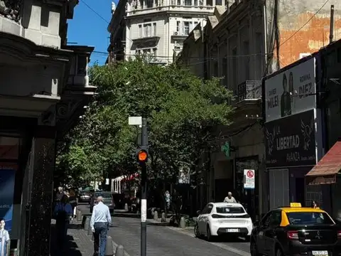 Sarmiento al 700