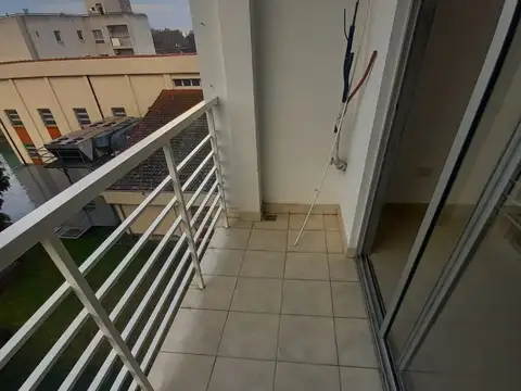 Departamento en Alquiler en Villa Ballester, $ 650.000