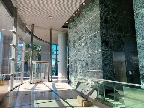 Oficina en Alquiler con 7 cocheras