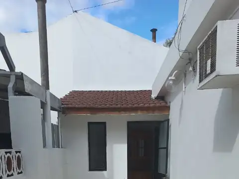 Casa 2 ambientes con 1 baño