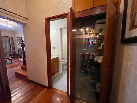 Casa en Alquiler con 3 cocheras