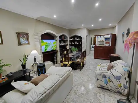 Casa 2 ambientes con 1 baño