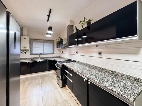 Venta | Permuta casa al frente de un dormitorio, cochera y jardin.  Azcuenaga Rosario.