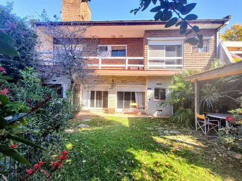 En Venta Casa de 6 Ambientes en Olivos | Lote 363 m² | Jardín, Playroom y Garage Para 3 Autos