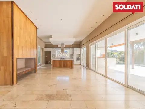 Barrio Las Liebres, 4 dormitorios, 2 suites, lote central, Casa en venta y alquiler anual