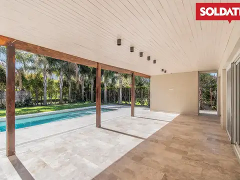 Casa 6 ambientes con 4 baños