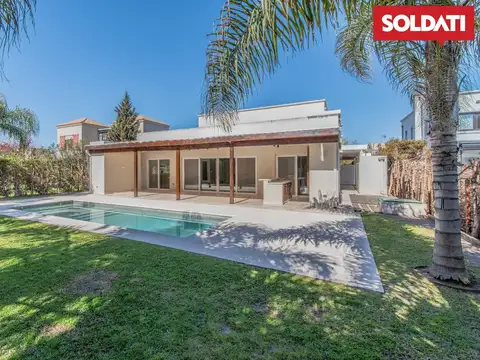 Casa en Venta con 2 cocheras