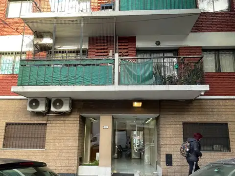 2 AMBIENTES EN PLANTA BAJA CON PATIO – EXCELENTE UBICACIÓN