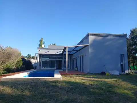 Casa en Venta en Puerto Roldan, USD 220.000