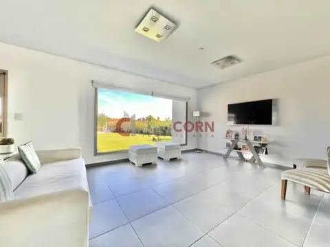 Casa en Venta con 6 cocheras