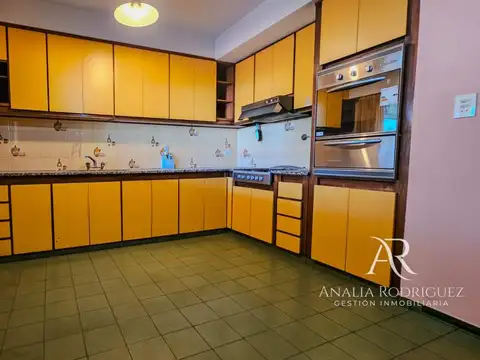 Departamento 6 ambientes con 3 baños