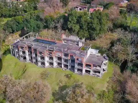 John F. Kennedy al 800