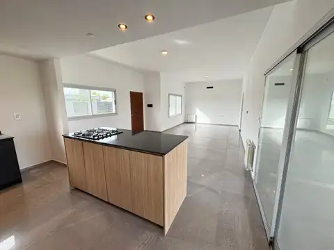 Casa 6 ambientes con 3 baños