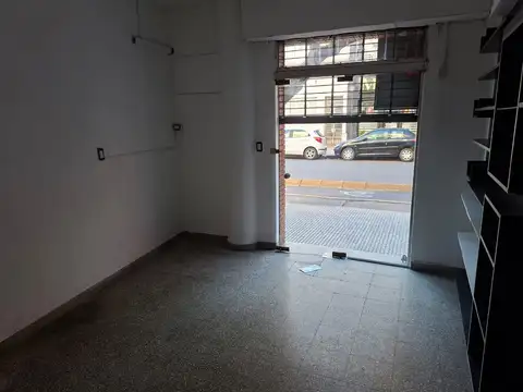 Local en Alquiler en Núñez, $ 700.000