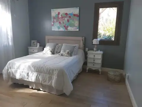 Muy linda Casa En Pilar del Lago lote central, 300 m2 cub Detalles de Categoria!