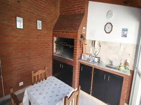 Casa en Alquiler con 1 cochera