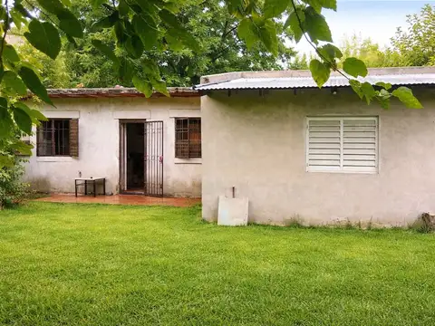 VENTA CASA CON AMPLIO LOTE EN GRAL RODRIGUEZ