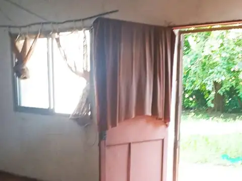 VENTA CASA CON AMPLIO LOTE EN GRAL RODRIGUEZ