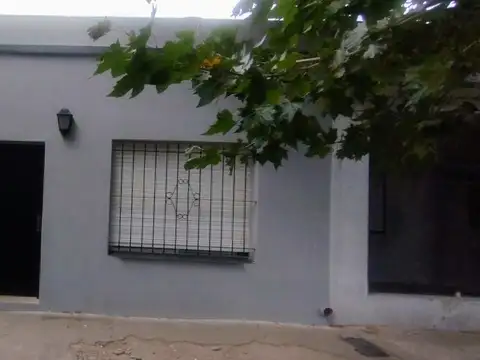Casa retasada en General Las Heras, zona centrica