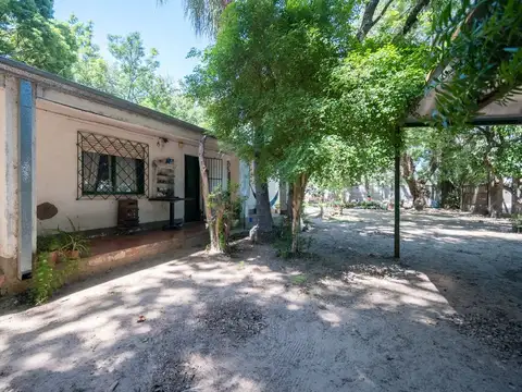 Casa 7 ambientes con 2 baños