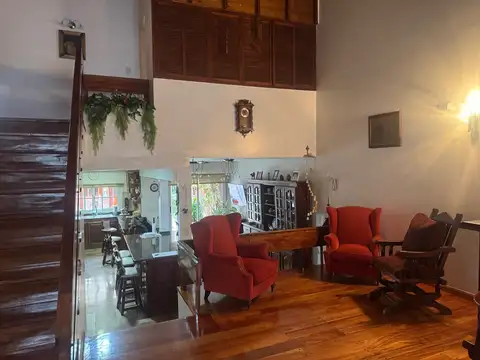 Casa en Venta con 2 cocheras