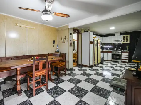 Casa 4 ambientes con 1 baño