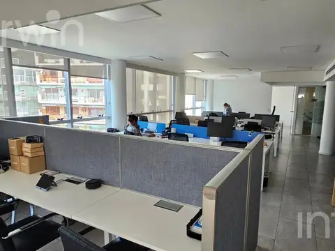 Oficina en Alquiler con 3 cocheras