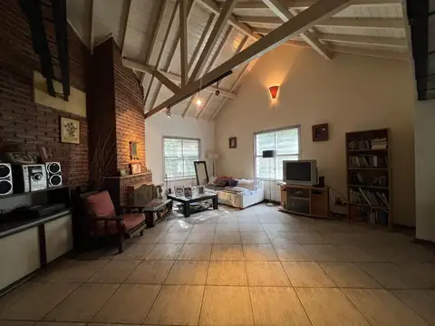 Casa 5 ambientes con 4 baños