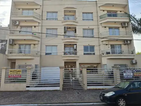 Excelente departamento 180 m2. 2 cocheras