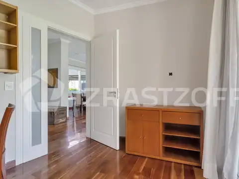 Casa en Alquiler con 2 cocheras